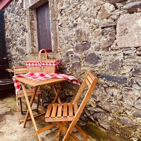 Palheiro Da Moenda * Lajes das Flores