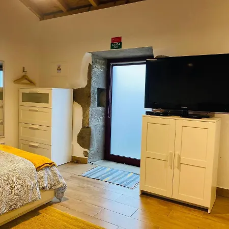 Palheiro Da Moenda * Lajes das Flores