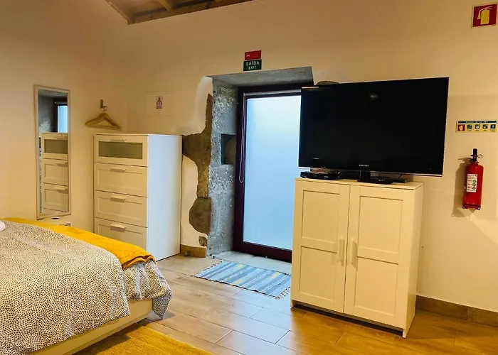 Palheiro Da Moenda * Lajes das Flores